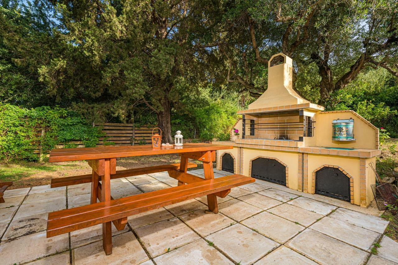 The Old Well Villa Plános Екстериор снимка